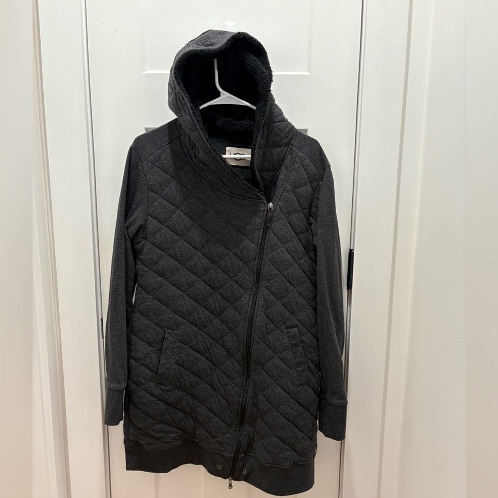 UGG Women’s Quilted Fleece Jacket Size M Full Zip Hooded Cottagecore Outdoor